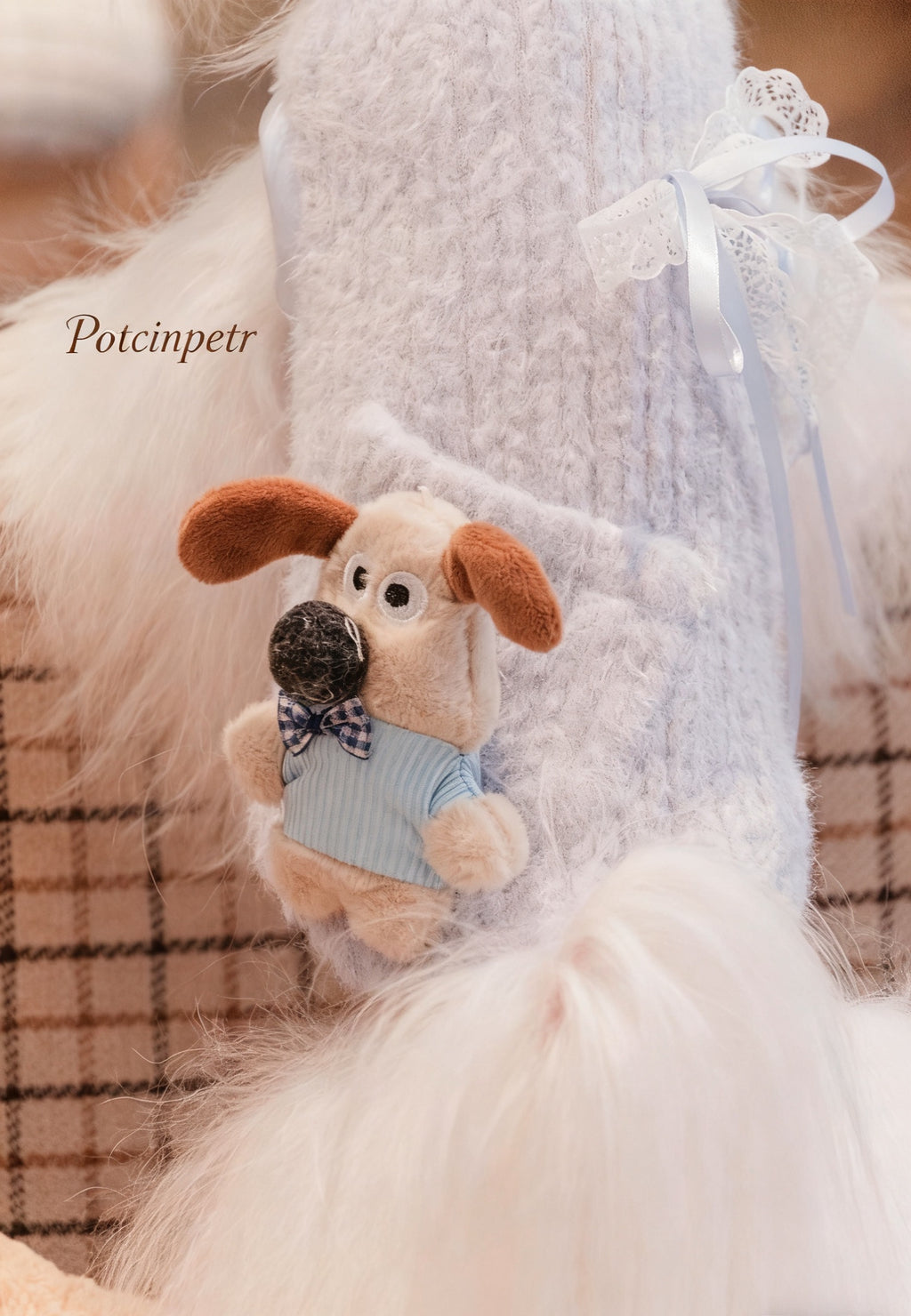 Pet cashmere sweater: Cute doll decoration for a warm winter outfit