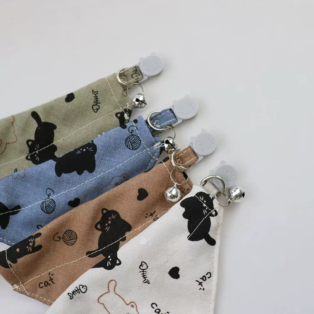 CARTOON PRINTED CAT TRIANGLE DROOL TOWEL