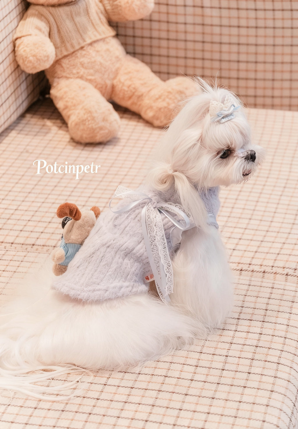 Pet cashmere sweater: Cute doll decoration for a warm winter outfit