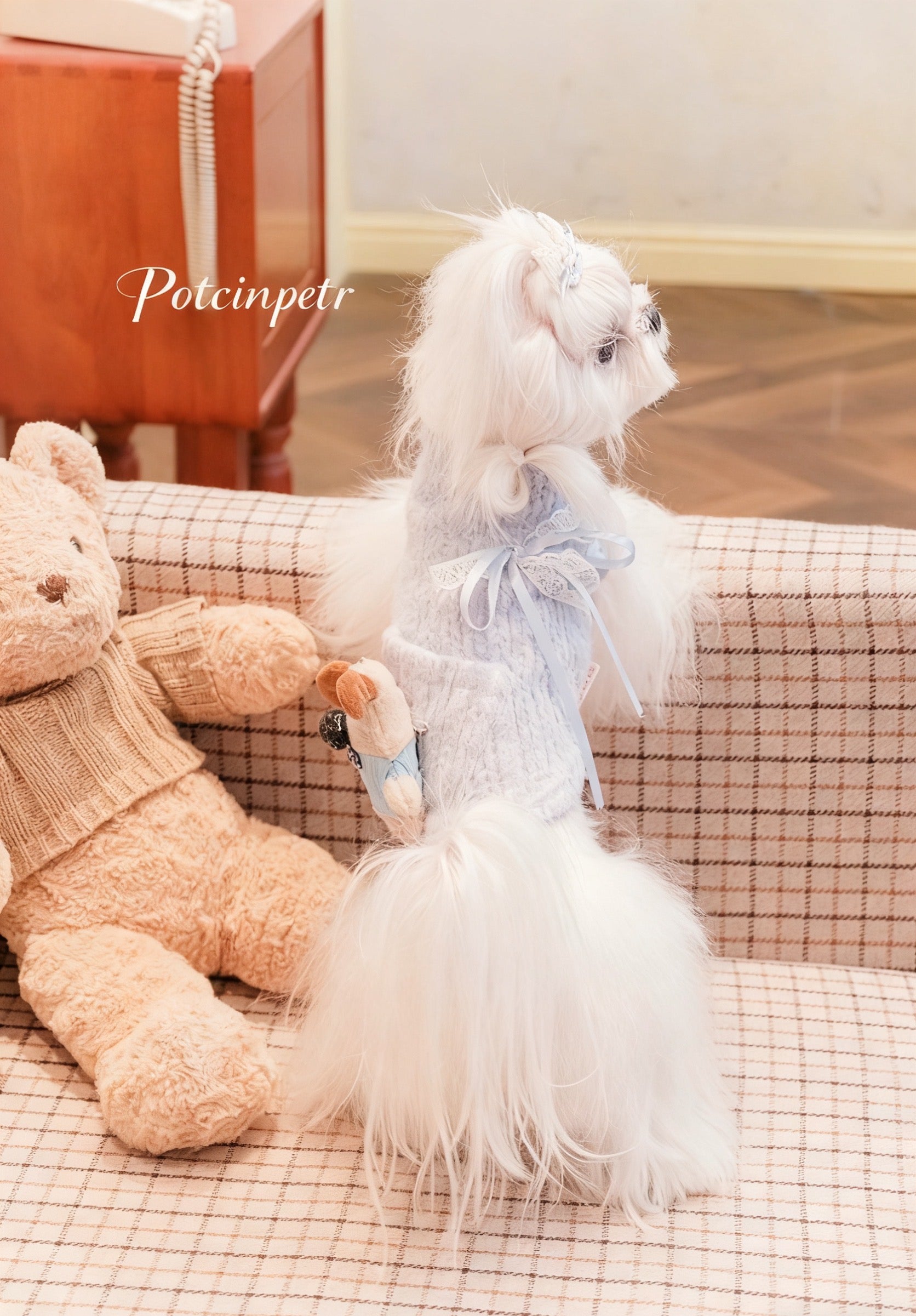 Pet cashmere sweater: Cute doll decoration for a warm winter outfit